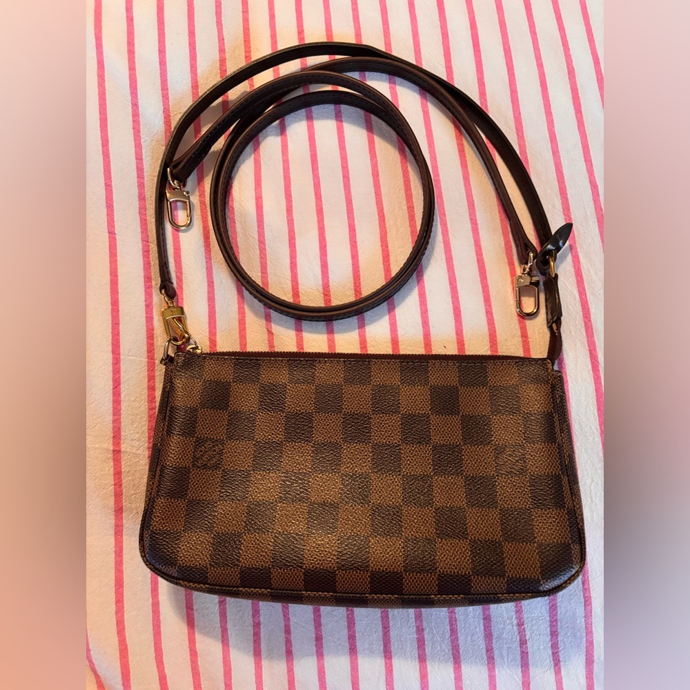 Louis Vuitton Damier Ebene pouchette